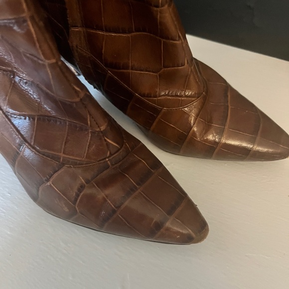 Ralph Lauren Jennison II Embossed Croc Leather Knee-High Boots. Size 8. - Picture 9 of 12